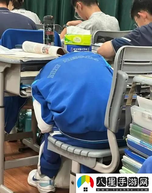 上課裝睡B被同學(xué)扣了一節課