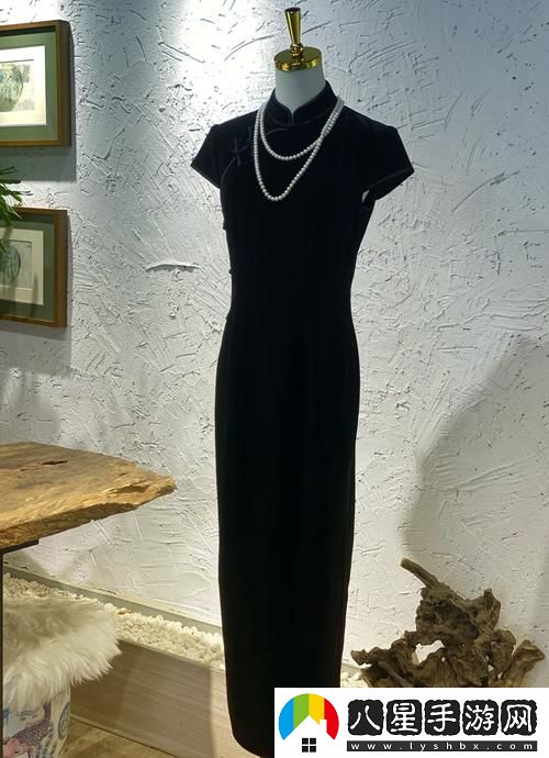 老師黑色雙開(kāi)真絲旗袍恩施MBA上線(xiàn)